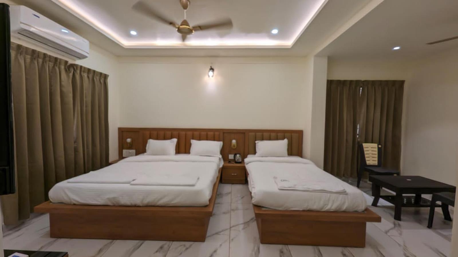 Mythri Residency Hotell Hubballi Exteriör bild