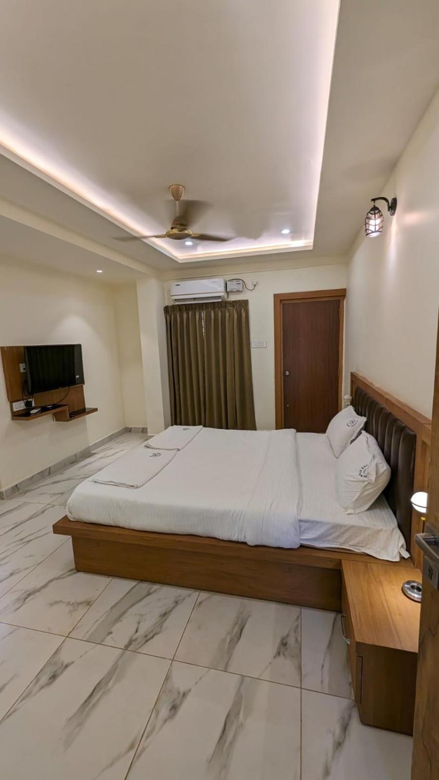 Mythri Residency Hotell Hubballi Exteriör bild